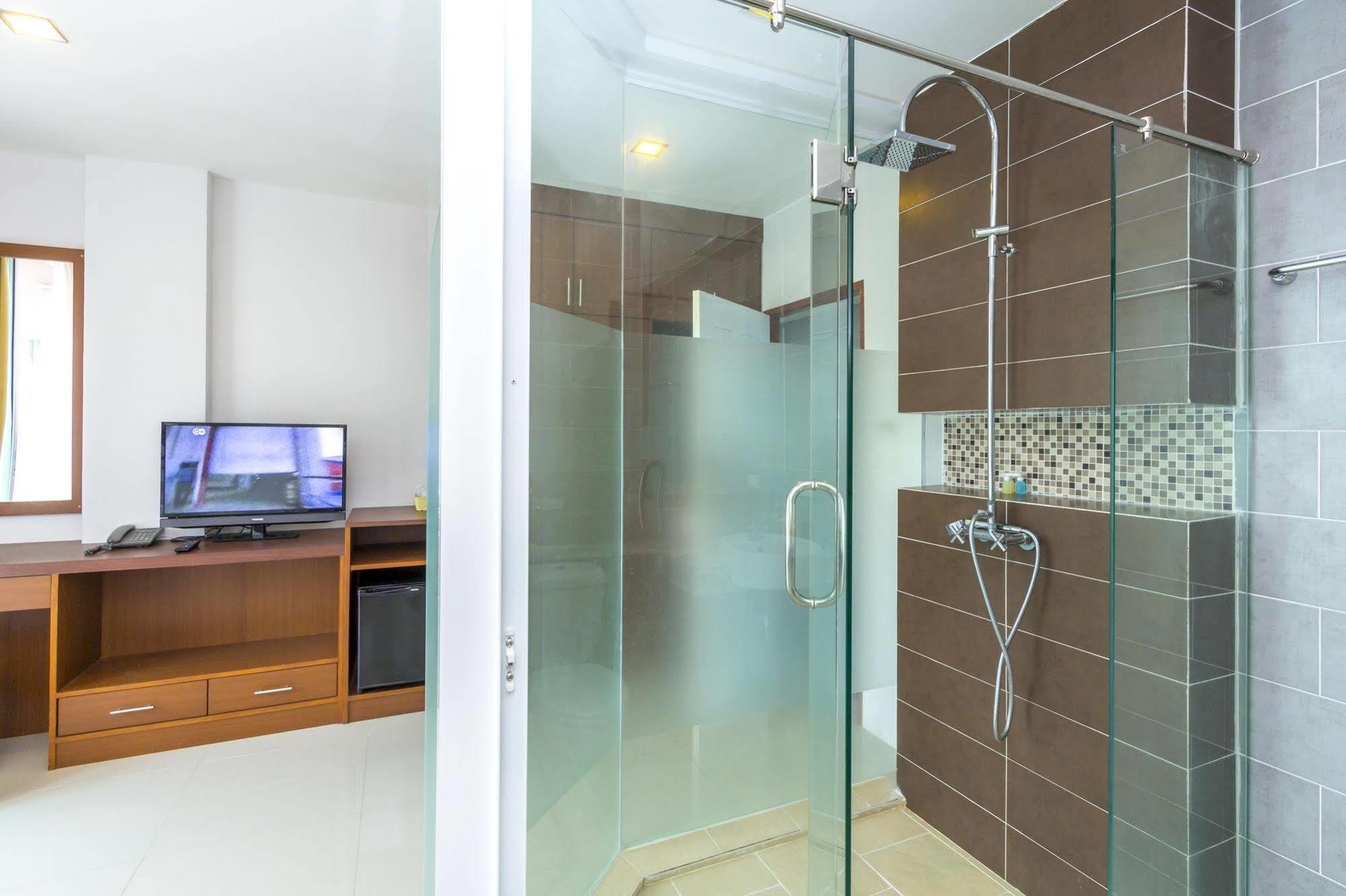 Baan Lukkan Patong Resort Phuket Exterior foto